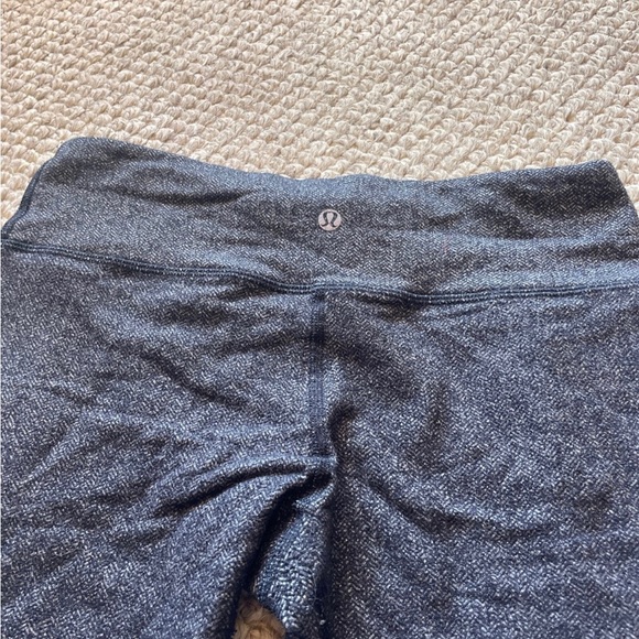 Lululemon women’s gray leggings full length size 8 medium - Picture 2 of 2